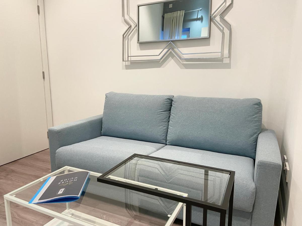 Modern City Centre Two Bedroom Windsor Apartment - Grand Central House Гибралтар Экстерьер фото