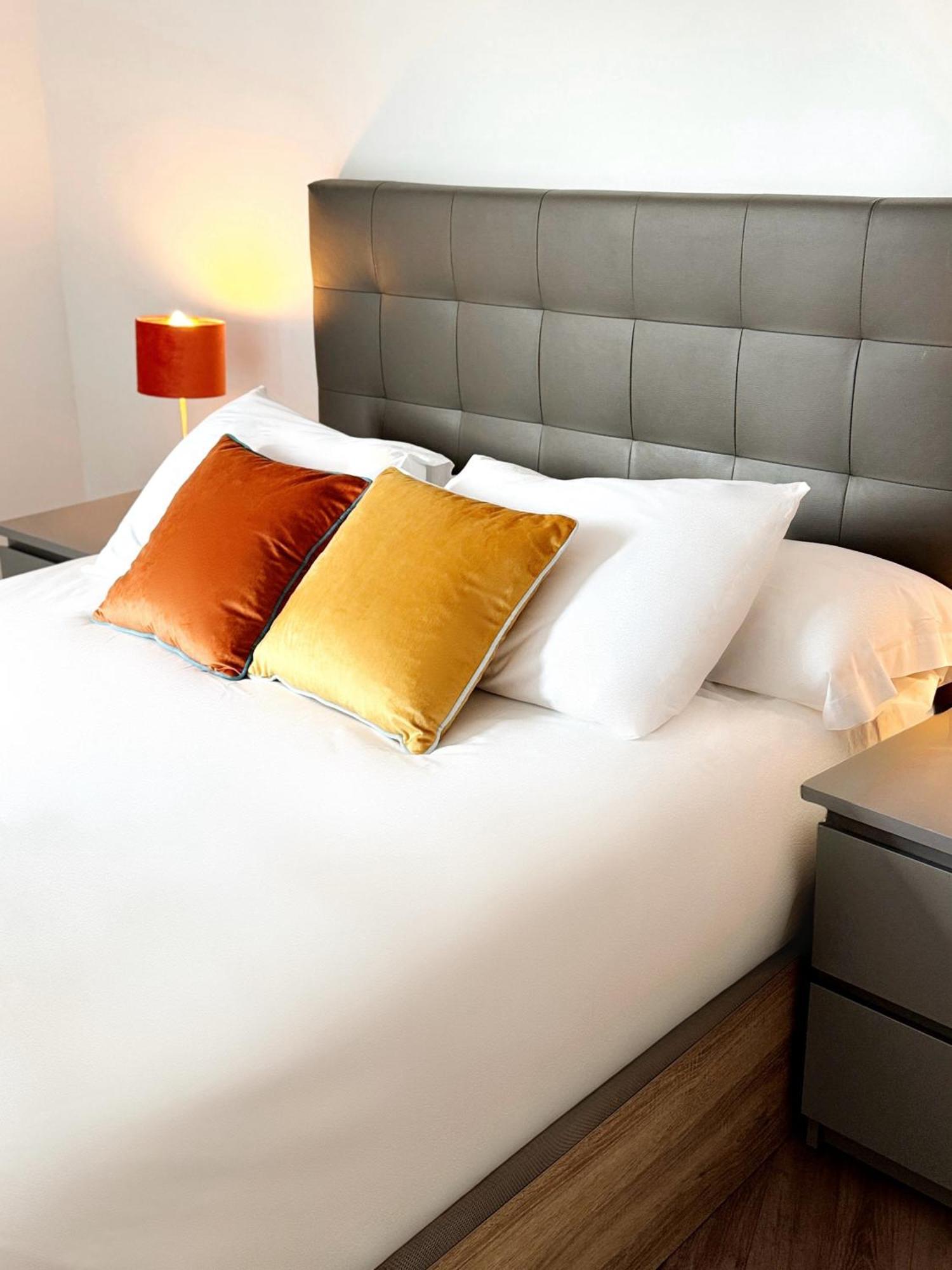 Modern City Centre Two Bedroom Windsor Apartment - Grand Central House Гибралтар Экстерьер фото